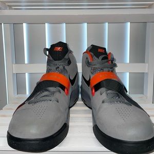 Nike Air Max sneakers: Nike Quest 2 4E